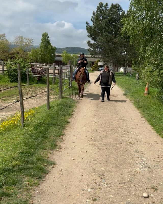 Un petit moment que je n’ai pas donné de mes nouvelles. Aujourd’hui j’étais à ma séance d’Equithérapie pour mon premier jour de vacances.
Demain départ dans les Ardennes pour 5 jours de thérapie avec mon kinésithérapeute Cédric @europeanmedekcenter .
On vous donnera des nouvelles dans la semaine.
On vous attend nombreux le premier mai pour manger une bonne omelette.
Maxime