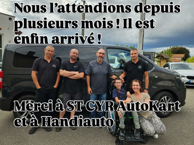 Nous l’attendions depuis plusieurs mois ! Il est enfin arrivé 😉. Maxime toujours heureux lorsqu’il est dans une voiture. L’aménagement s’élève à 19600€ . Merci pour votre soutien. Rien ne serait possible sans les bénévoles et votre mobilisation. Plus besoin de porter Maxime pour être dans la voiture. C’est top 👍🏻