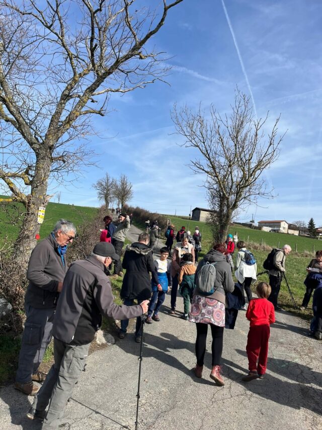 🌿🥾 Retour sur notre randonnée pédestre de dimanche 🥾🌿

Quel week-end incroyable ! Vous avez été près de 1 500 marcheurs à participer à notre manifestation ce dimanche, et grâce à vous, cette journée a été un véritable succès 💚

Sous le signe de la convivialité, du partage et de la solidarité, petits et grands ont parcouru les sentiers dans une ambiance chaleureuse et pleine d’énergie. Voir autant de sourires et d’engagement nous a profondément touchés.

🙏 Un immense merci à nos 60 bénévoles qui ont donné de leur temps tout au long de la journée. Sans leur aide précieuse, leur disponibilité et leur bonne humeur, rien de tout cela n’aurait été possible. Vous êtes le cœur de cette organisation.

👏 Merci également à toutes les personnes venues marcher, soutenir et partager ce moment solidaire.

❤️ Grâce à votre mobilisation, les fonds récoltés permettront d’aider plusieurs enfants porteurs de handicap. Votre participation fait une réelle différence dans leur quotidien et nous vous en sommes infiniment reconnaissants.

Ensemble, nous avons prouvé que la solidarité se vit aussi… pas après pas.

Merci à tous, et à très bientôt pour une prochaine édition ! 🌟